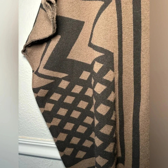 W118 by Walter Baker, geo print, zipper, hooded, oversized, poncho, size M/L - Picture 7 of 11